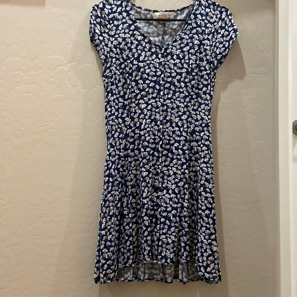 women’s blue floral dress